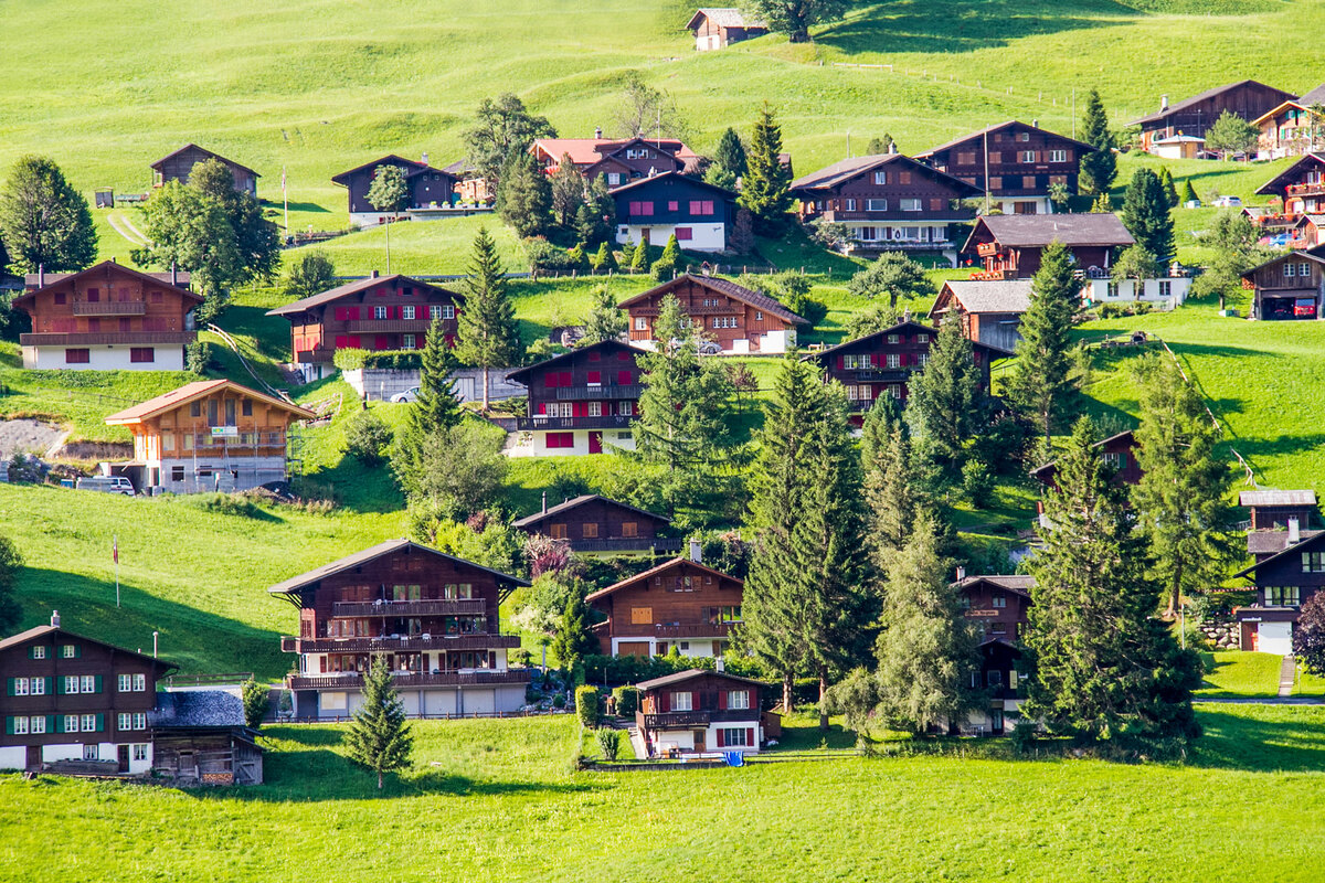 Grindelwald-Village-in-Switzerland