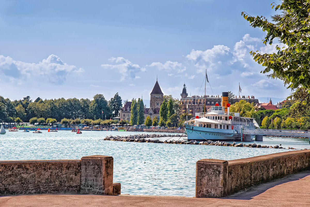 Lake-Geneva-in-Lausanne-Switzerland