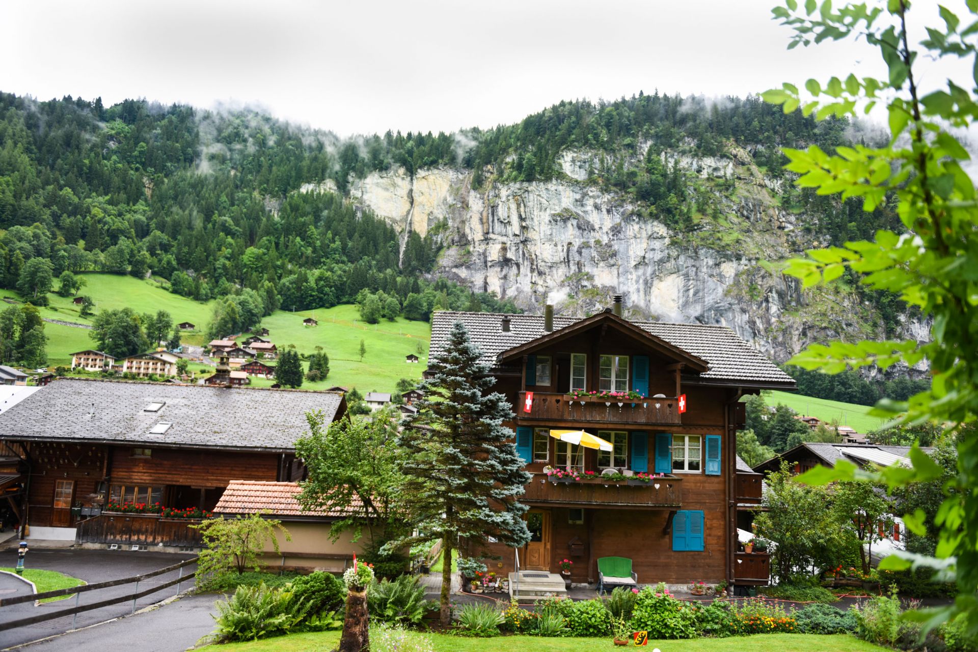 alpine-hiking-lauterbrunnen
