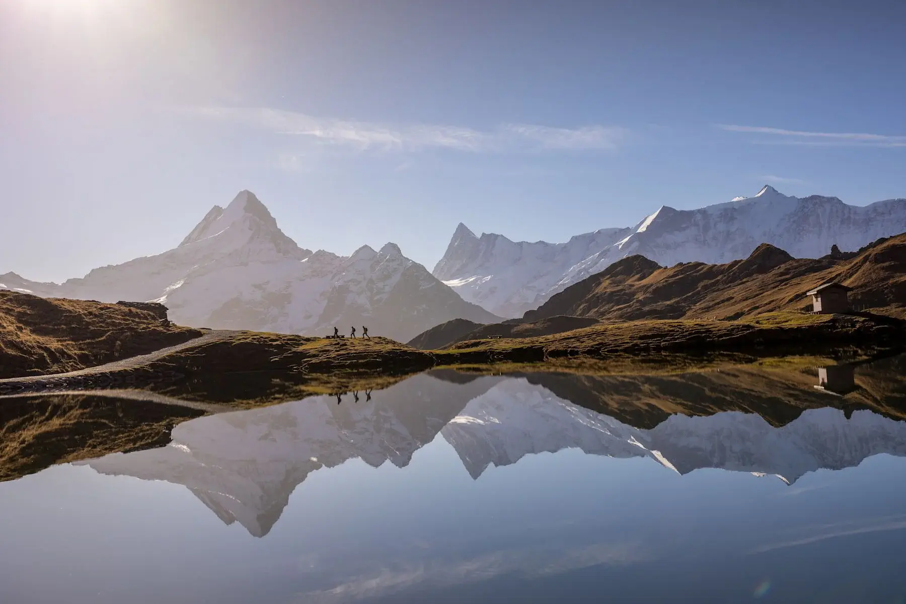 grindelwald-first-herbst-bachalpsee-wandern-3-personen-weit