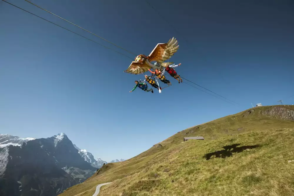 grindelwald-first-first-glider-mit-passagierern-frontaufnahme