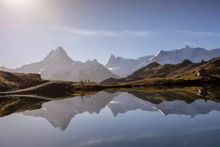 grindelwald-first-herbst-bachalpsee-wandern-3-personen-weit