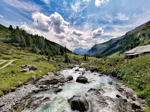 Inn-River-in-Scuol-Switzerland