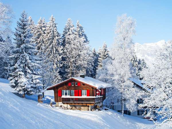 Swiss-chalet-covered-with-snow