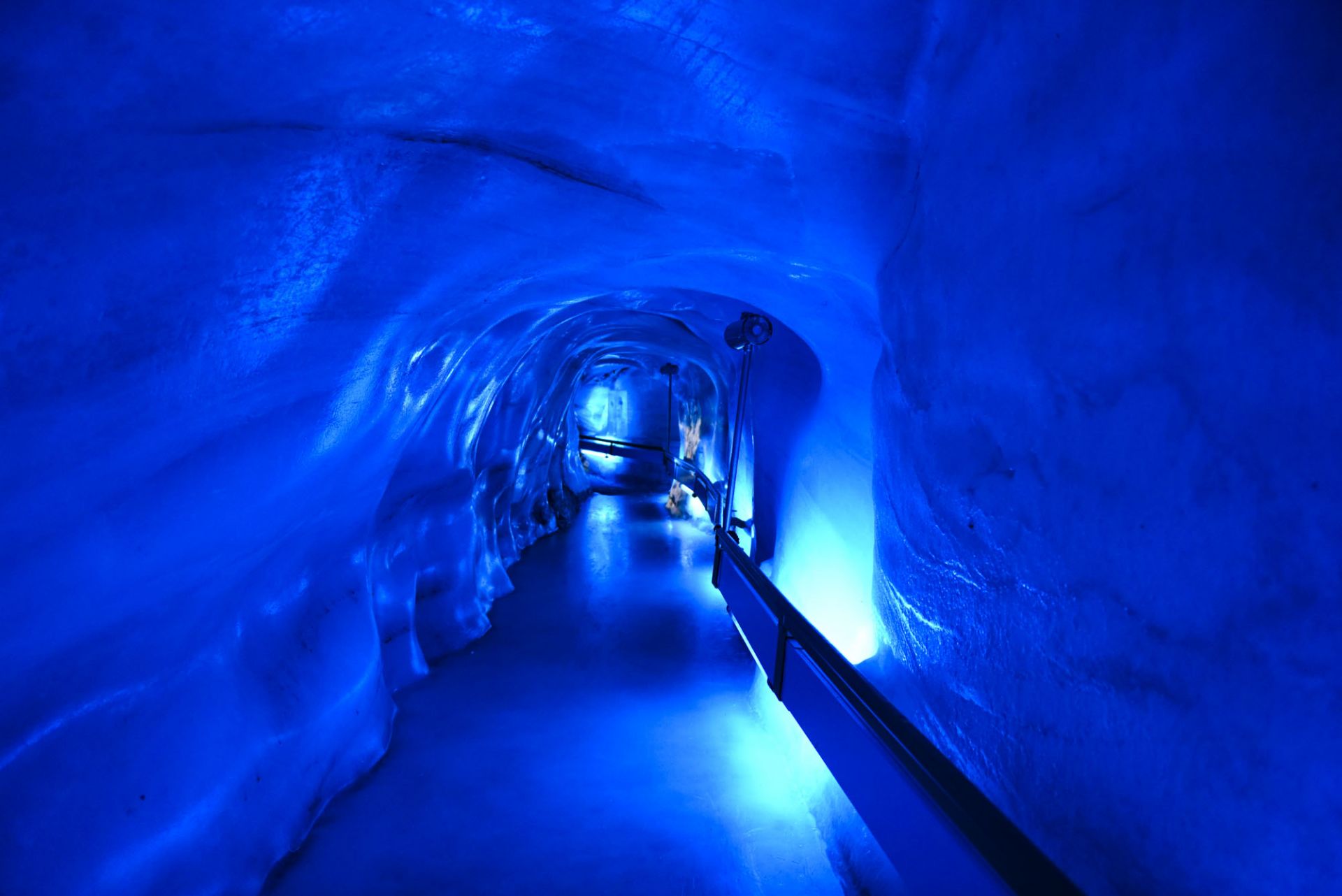 Titlis-Glacier-Cave