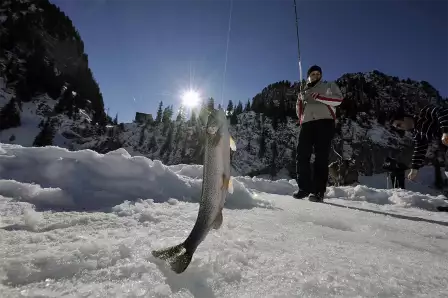 ice-fishing-stockhorn