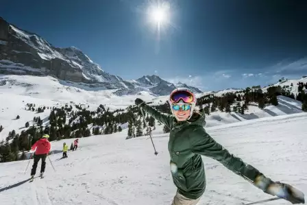 kleine-scheidegg-skifahren-jungfrau-winter