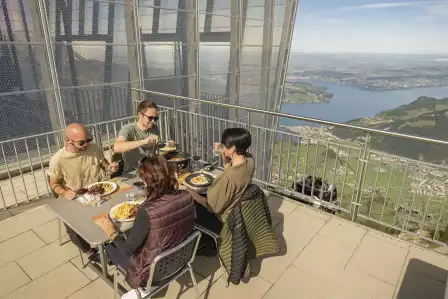 stanserhorn-mittagessen-zuerrer