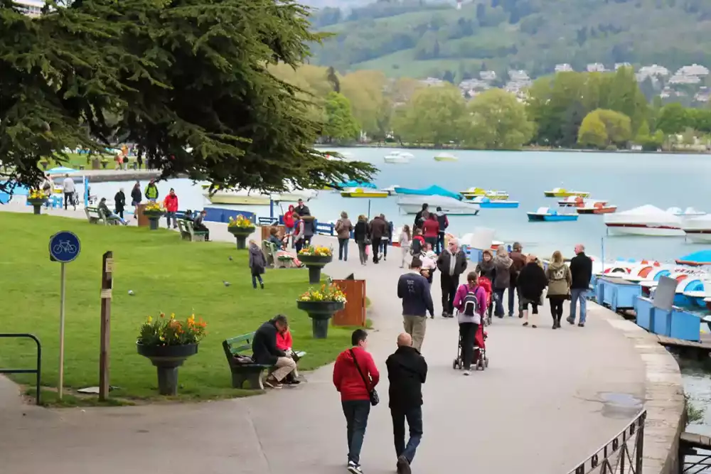Scenic Stroll along Lake Annecy