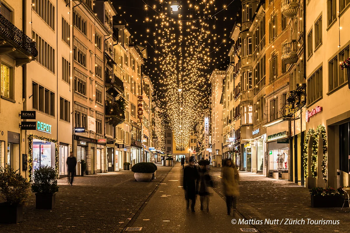 lucy-christmas-lights